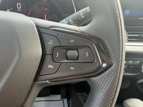 Used 2025 Chevrolet Trax LT FWD image 15