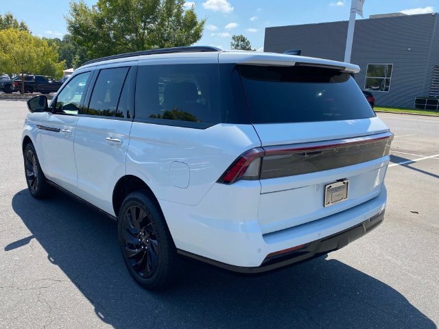 New 2027 Lincoln Navigator Reserve w/ Jet Appearance Package AWD/4WD image 28