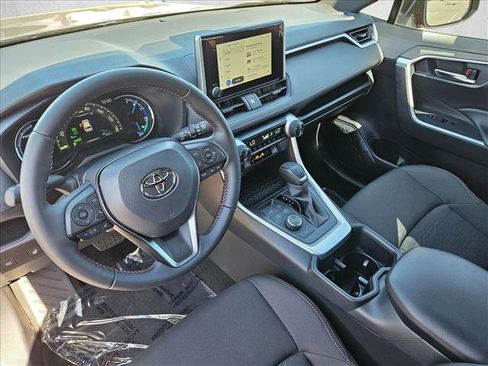 Used 2025 Toyota RAV4 SE image 12