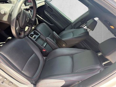Used 2024 Honda Odyssey Sport image 11