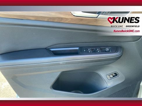 Used 2024 Volkswagen Atlas SE image 32