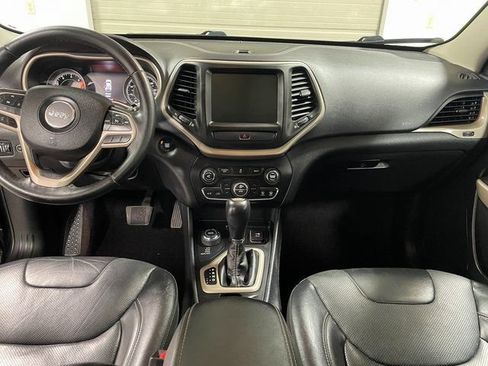 Used 2017 Jeep Cherokee Limited w/ Luxury Group AWD/4WD image 13