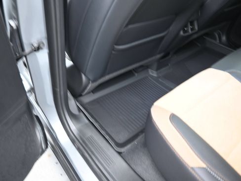 Used 2026 Chevrolet Equinox ACTIV w/ Safety and Technology Package AWD/4WD image 18