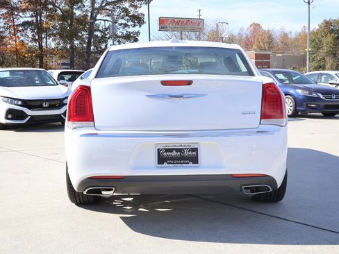 Used 2018 Chrysler 300 Limited image 5