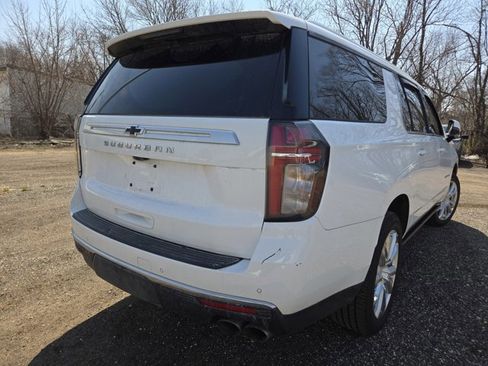 Used 2022 Chevrolet Suburban High Country image 3