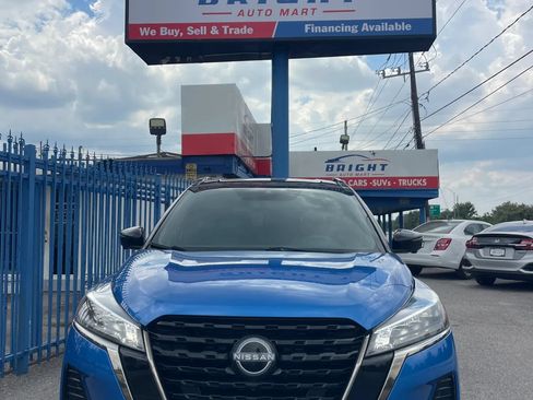 Used 2023 Nissan Kicks SR w/ SR Premium Package FWD image 1