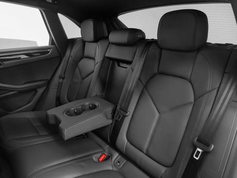 Used 2025 Porsche Macan image 37