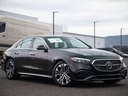 New 2026 Mercedes-Benz E 350 4MATIC Sedan image 3