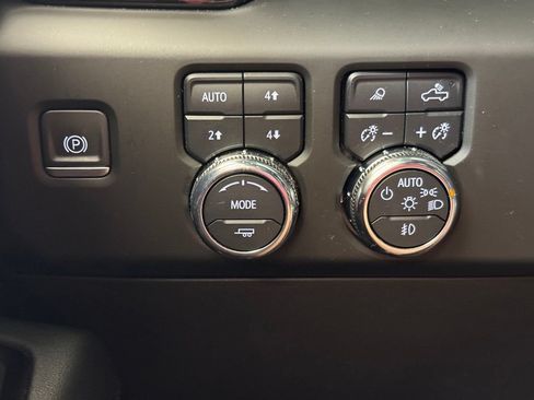 Used 2023 GMC Sierra 1500 AT4 w/ Technology Package AWD/4WD image 36