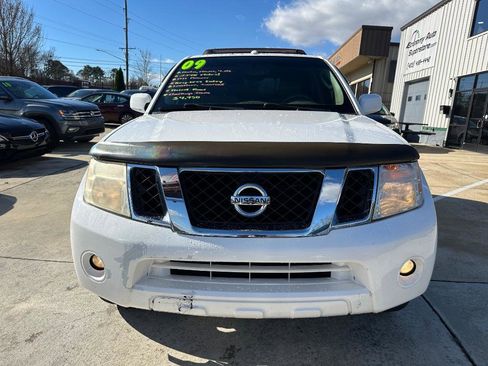 Used 2009 Nissan Pathfinder SE w/ Premium Pkg image 21