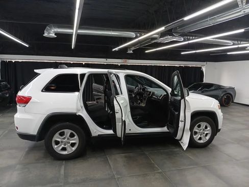 Used 2017 Jeep Grand Cherokee Laredo AWD/4WD image 29