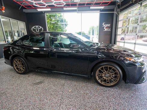 Used 2023 Toyota Camry SE AWD/4WD image 5