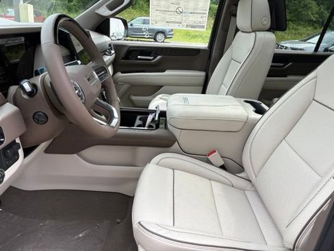 New 2026 GMC Yukon Denali w/ Denali Reserve Package AWD/4WD image 4