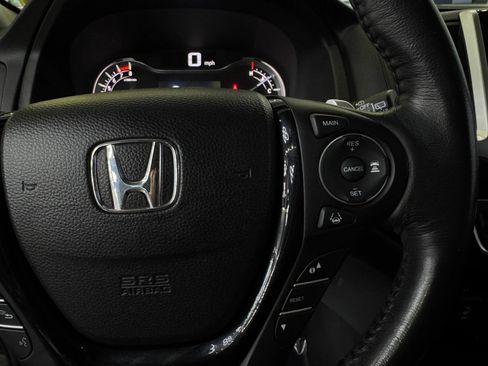 Used 2017 Honda Pilot Touring image 16