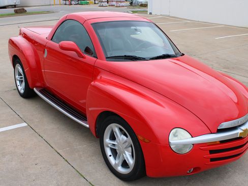 Used 2004 Chevrolet SSR w/ Preferred Equipment Group RWD image 22