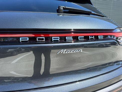 Used 2026 Porsche Macan AWD/4WD image 13