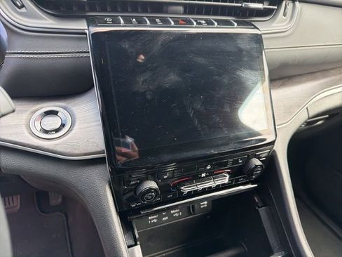 Used 2024 Jeep Grand Cherokee Limited w/ Black Appearance Package image 6