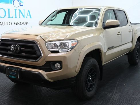 Used 2020 Toyota Tacoma SR5 AWD/4WD image 6