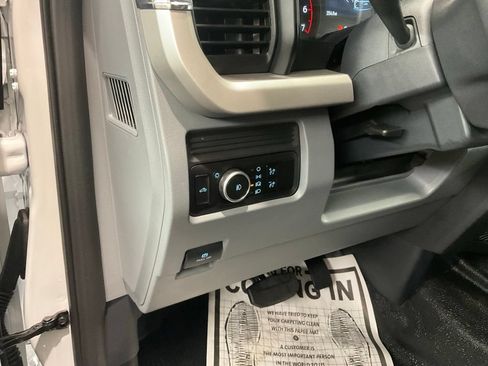 Used 2025 Ford F250 XL w/ XL Chrome Package AWD/4WD image 8