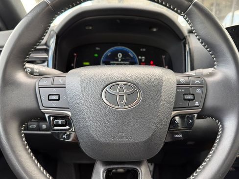 Used 2025 Toyota Camry SE FWD image 28