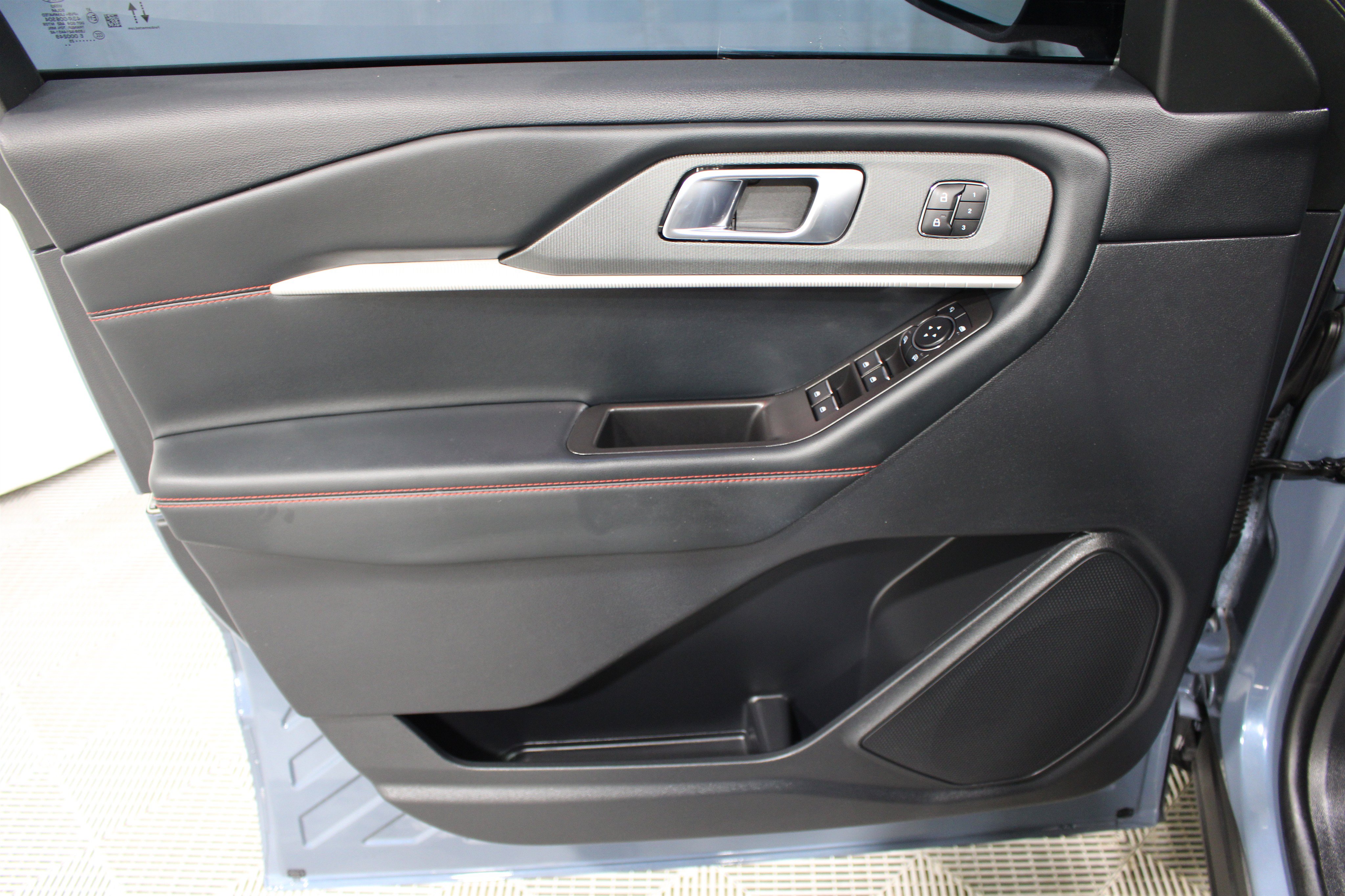 Used 2025 Ford Explorer ST-Line w/ Premium Package AWD/4WD image 6