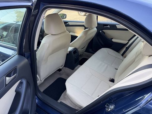 Used 2012 Volkswagen Jetta SE FWD image 6