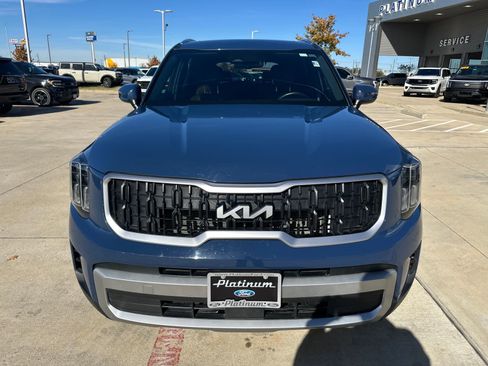 Used 2023 Kia Telluride EX w/ EX Captain's Chair Package image 7
