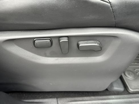 Used 2022 Nissan Armada SV w/ SV Appearance Package image 15