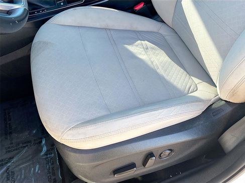 Used 2017 Kia Sorento LX w/ LX Convenience Package image 19