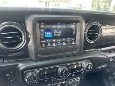 Used 2023 Jeep Wrangler Unlimited Sport AWD/4WD image 17