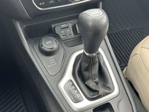 Used 2016 Jeep Cherokee Limited w/ Luxury Group image 30