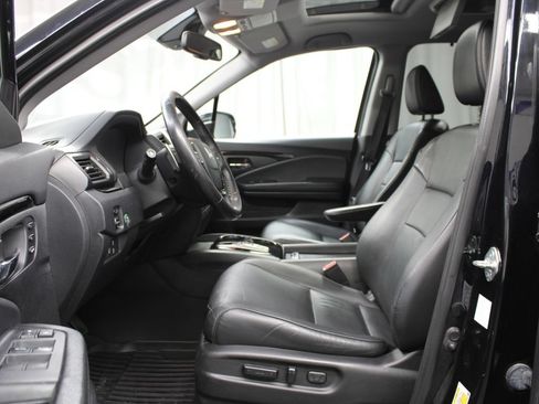 Used 2018 Honda Pilot Touring image 14