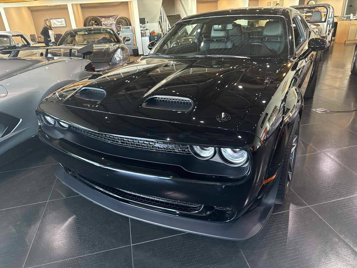Used 2023 Dodge Challenger SRT Hellcat RWD image 2
