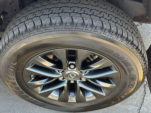 Used 2023 Lexus GX 460 Premium image 11