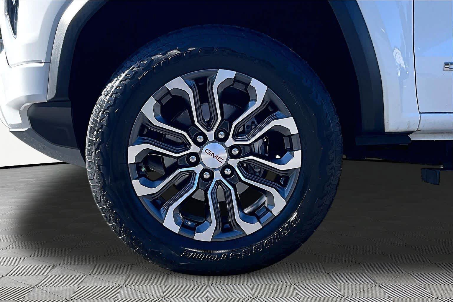 Used 2023 GMC Canyon Denali AWD/4WD image 11