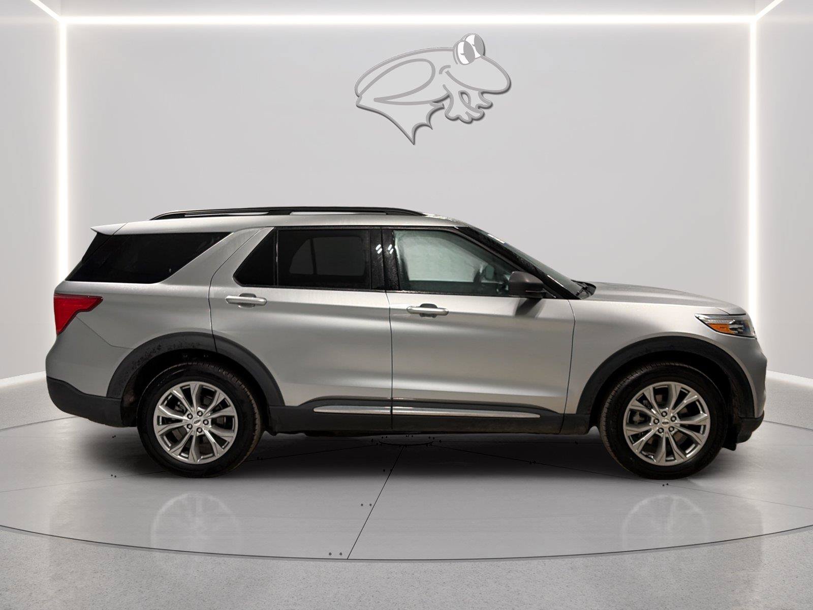 Certified 2020 Ford Explorer XLT w/ Equipment Group 202A AWD/4WD image 6