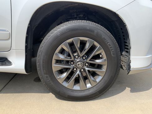 Used 2019 Lexus GX 460 Luxury AWD/4WD image 13