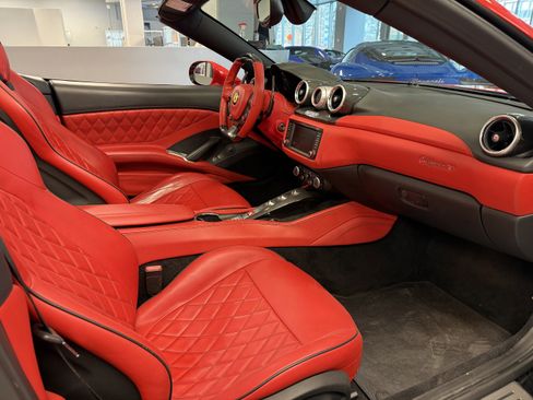 Used 2016 Ferrari California T image 12