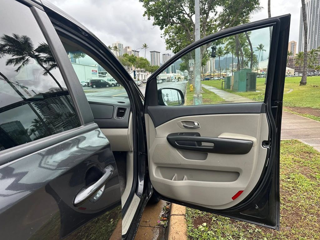 Used 2021 Kia Sedona LX FWD image 15