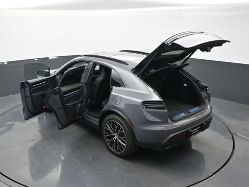 Used 2025 Porsche Macan Electric RWD image 29