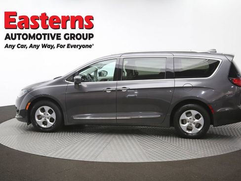 Used 2017 Chrysler Pacifica Touring-L Plus w/ Advanced Safetytec Group FWD image 63