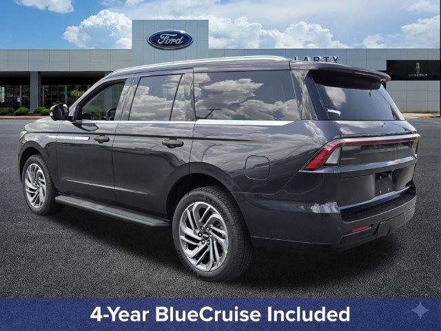 New 2027 Lincoln Navigator Premiere RWD image 3