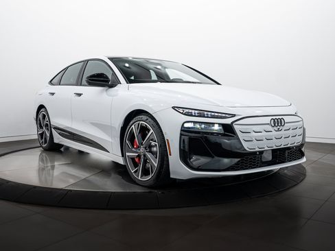 Used 2025 Audi S6 e-tron Prestige w/ 21" Black Optic Package image 3