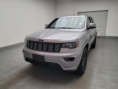 Used 2019 Jeep Grand Cherokee Altitude image 15