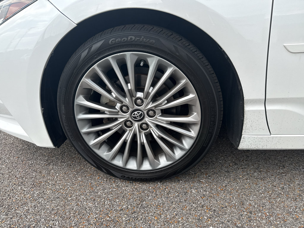 Used 2019 Toyota Avalon Limited w/ Advanced Safety Package FWD image 9