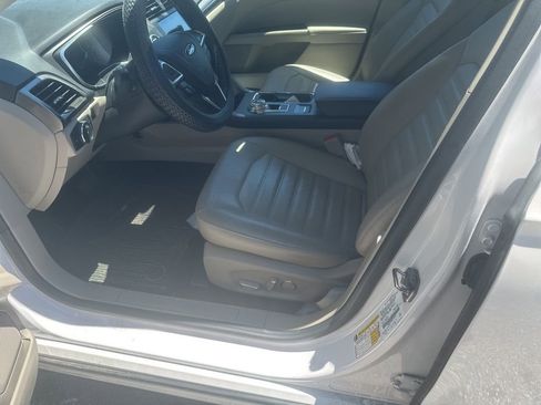 Used 2017 Ford Fusion SE w/ Fusion SE Technology Package FWD image 15
