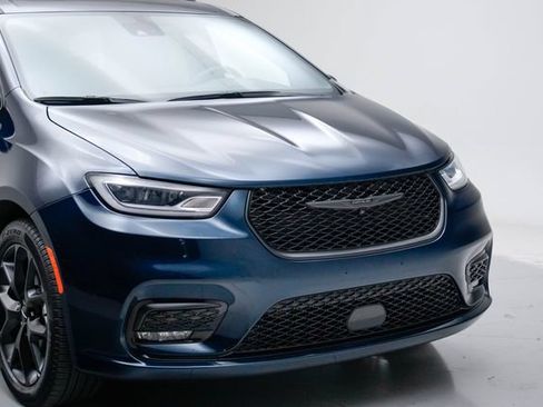 Used 2025 Chrysler Pacifica Limited FWD image 11