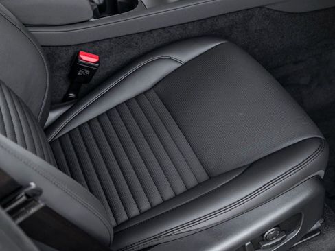 New 2024 Land Rover Discovery Sport S image 27