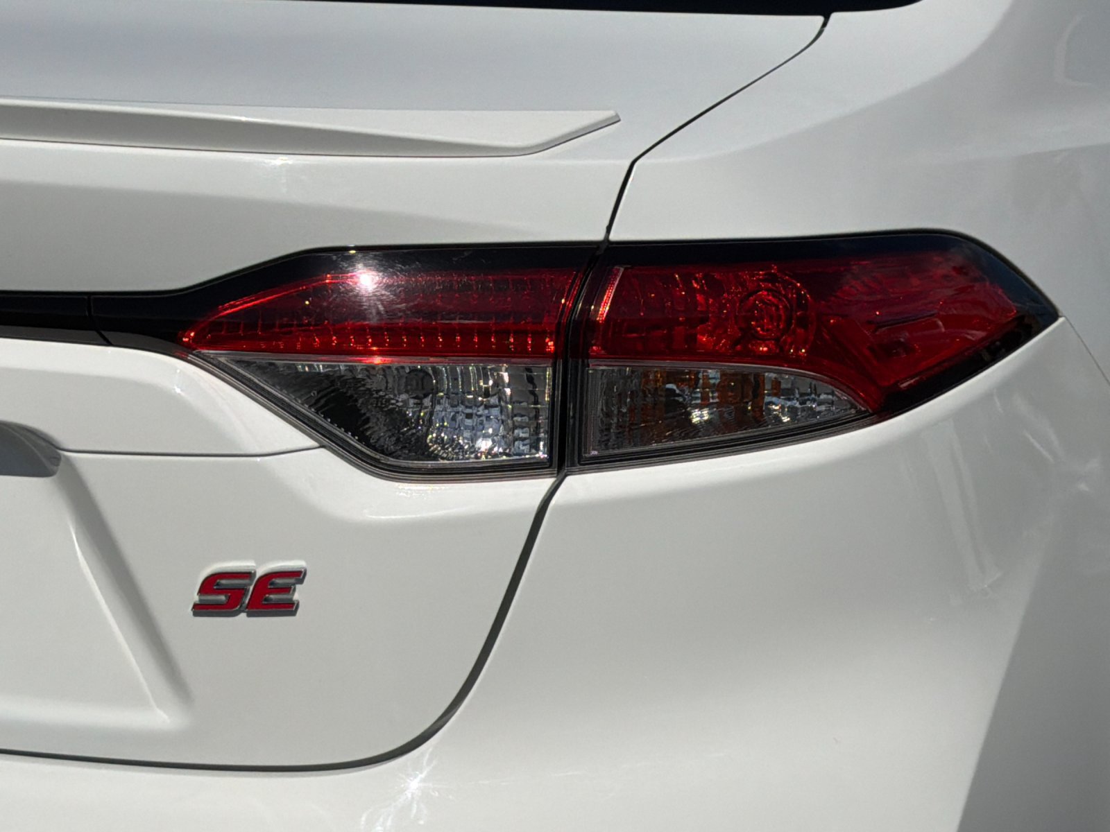 Used 2020 Toyota Corolla SE w/ SE Premium Package FWD image 24
