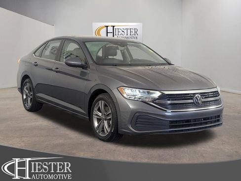 Used 2024 Volkswagen Jetta SE FWD image 1